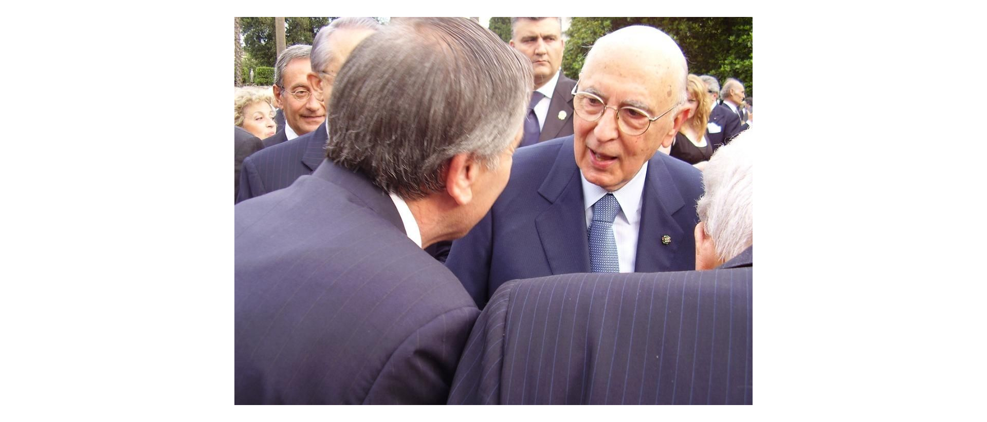 Il presidente Cardini (di spalle) saluta il Presidente della Repubblica