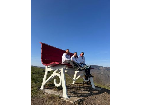 BENCH1.jpg